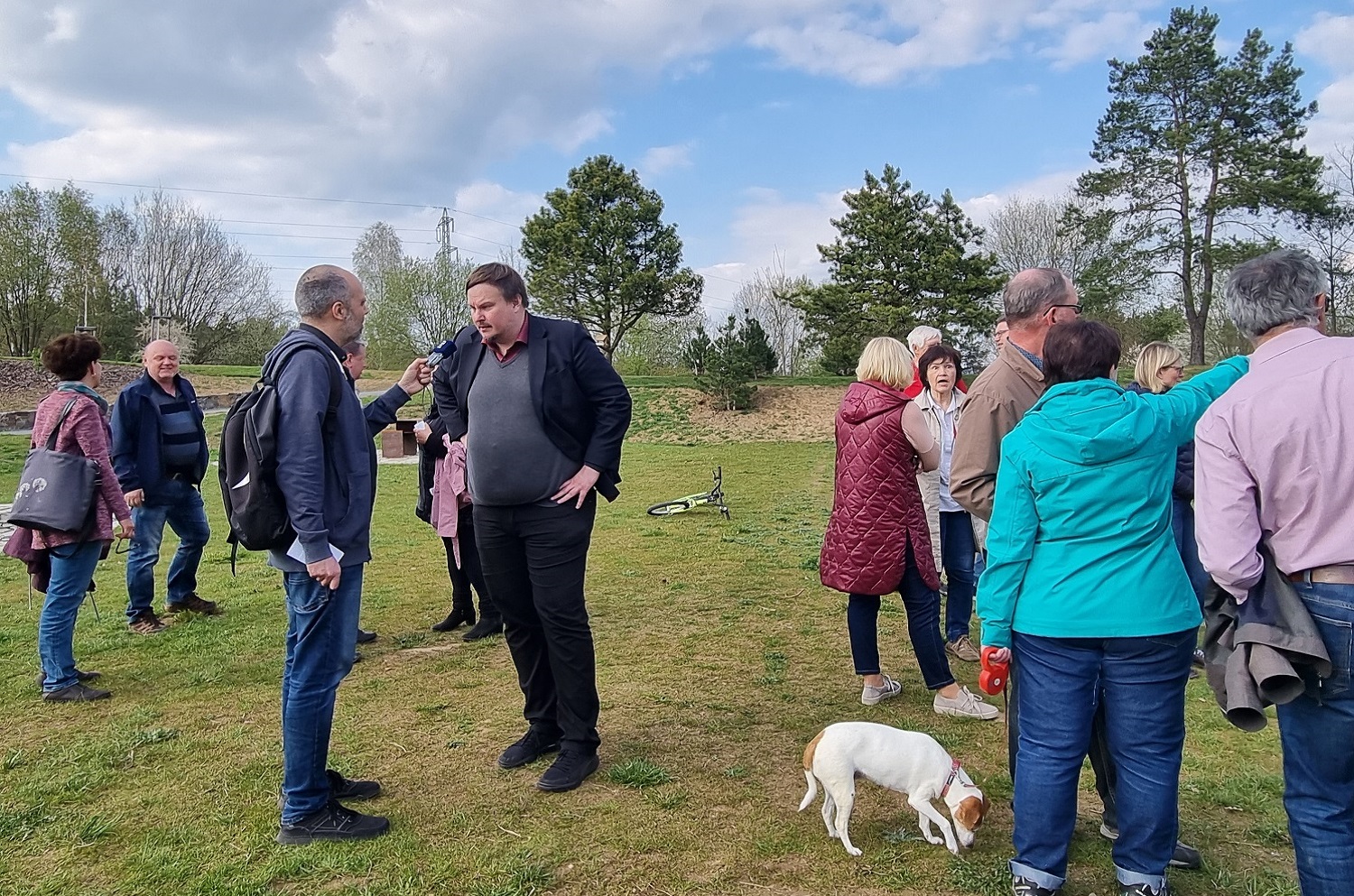 V prostoru bývalého hřiště BMX na okraji sídliště Košutka vznikl nový park Podzemník, který zrealizovala Správa veřejného statku města Plzně na základě přání občanů. Na okraji jednoho z největších plzeňských sídlišť tak vznikla nová skoro 2,5 hektaru velká parková plocha. (foto: E. Kriegerová, 28.4.2022)