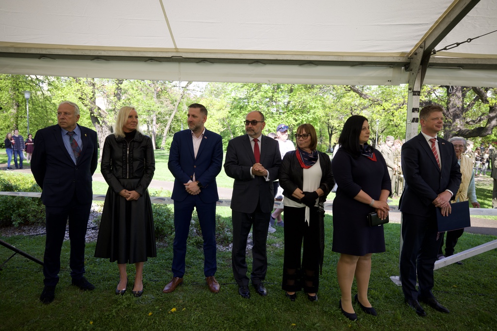 Náměstí Míru - pietní akt (foto: R. Muchka, 5.5.2022)