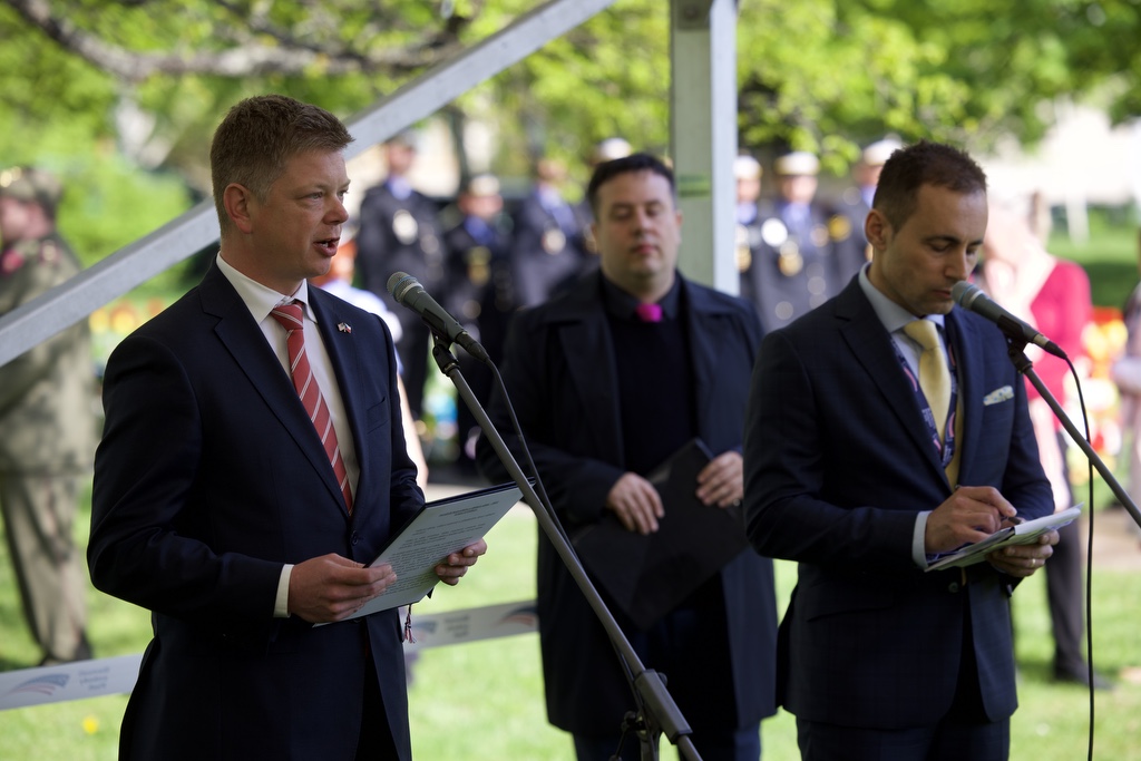 Náměstí Míru - pietní akt (foto: R. Muchka, 5.5.2022)