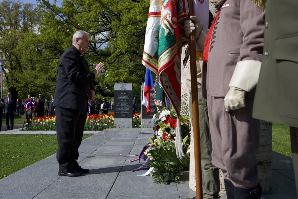 Náměstí Míru - pietní akt (foto: R. Muchka, 5.5.2022)