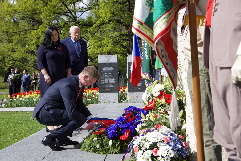 Náměstí Míru - pietní akt (foto: R. Muchka, 5.5.2022)