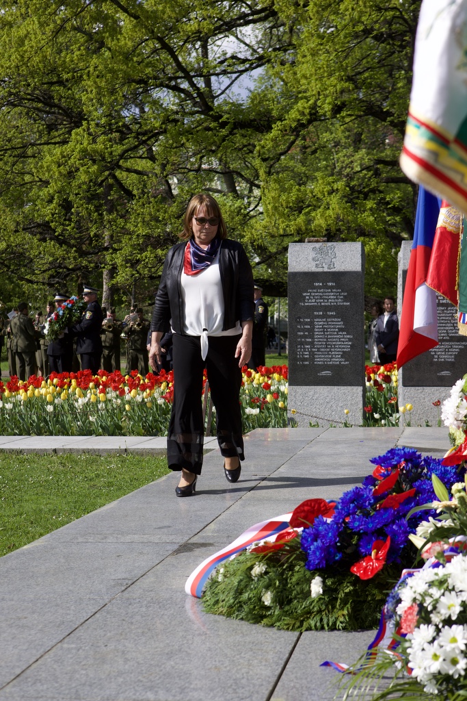 Náměstí Míru - pietní akt (foto: R. Muchka, 5.5.2022)