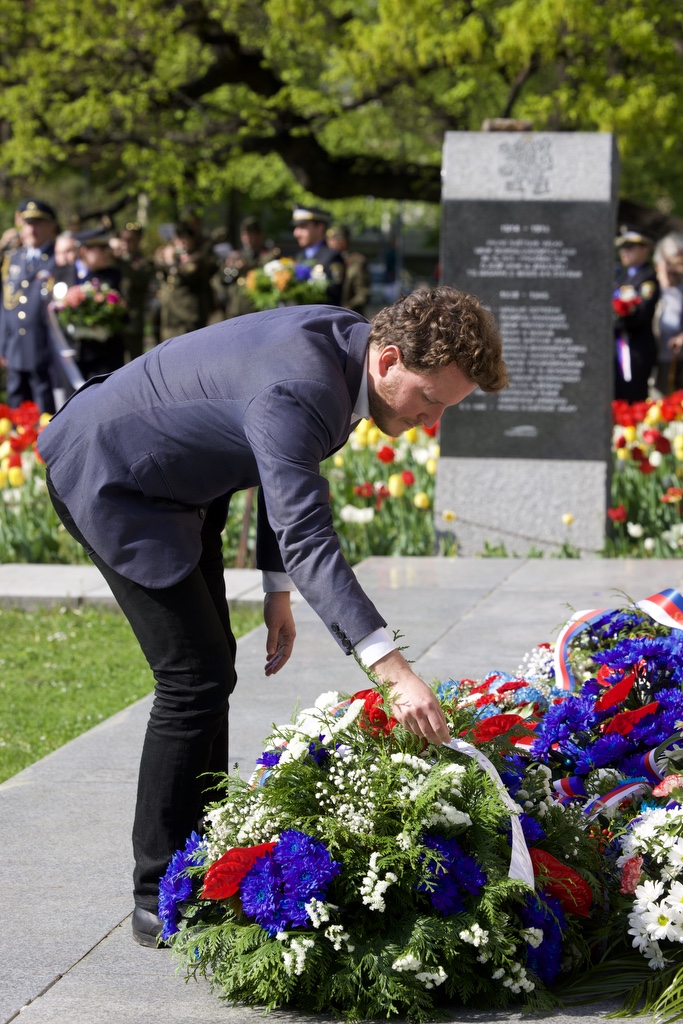 Náměstí Míru - pietní akt (foto: R. Muchka, 5.5.2022)