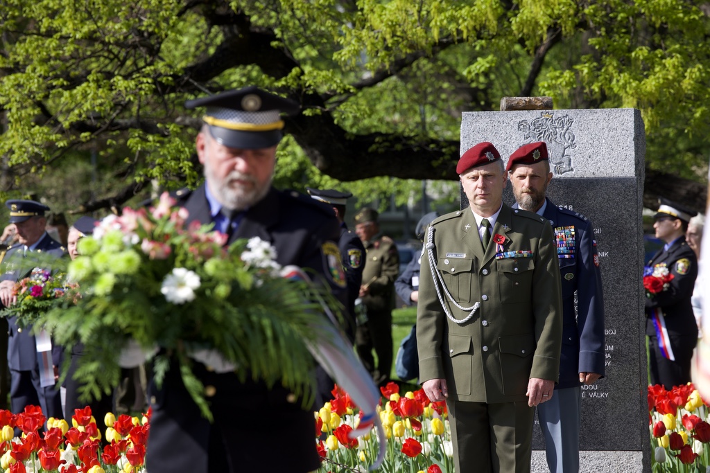Náměstí Míru - pietní akt (foto: R. Muchka, 5.5.2022)