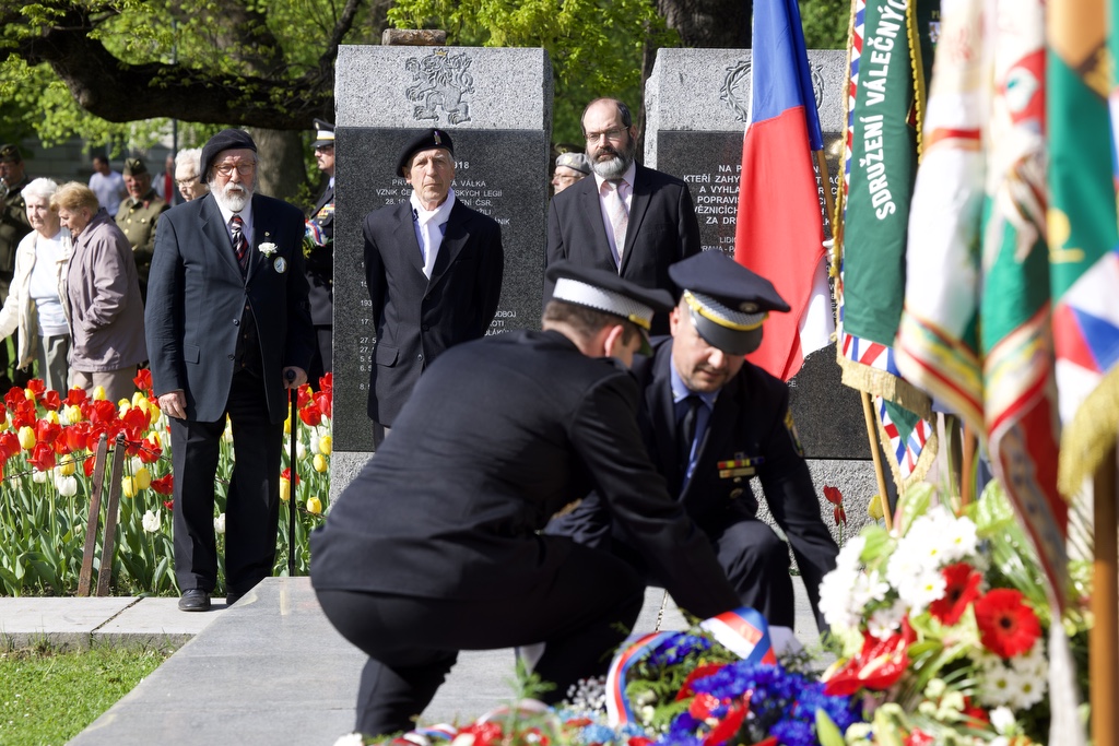 Náměstí Míru - pietní akt (foto: R. Muchka, 5.5.2022)