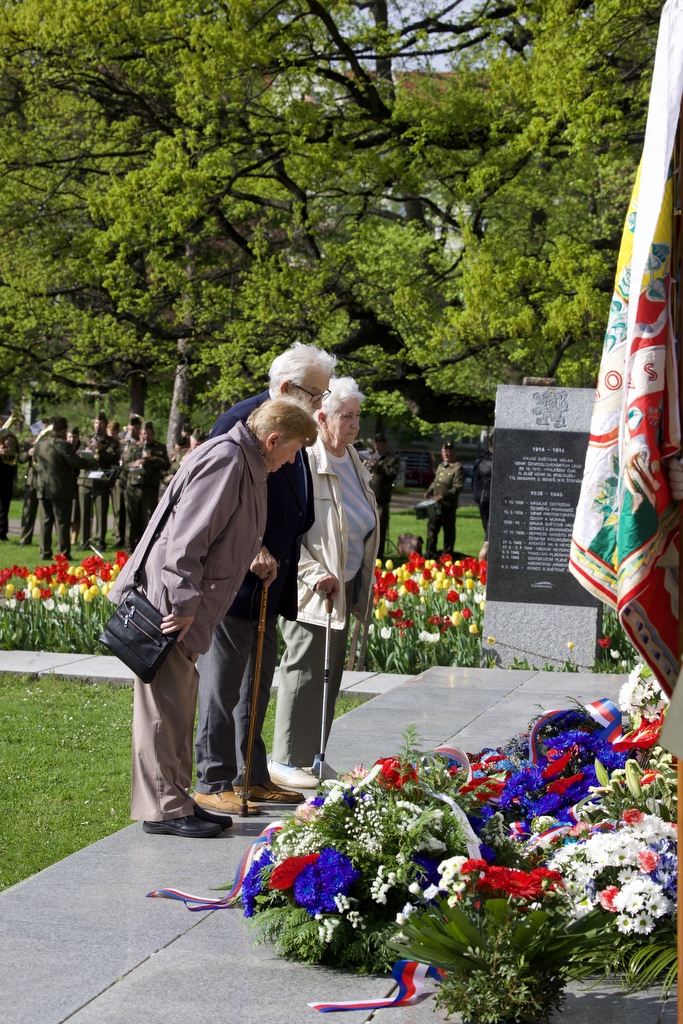 Náměstí Míru - pietní akt (foto: R. Muchka, 5.5.2022)