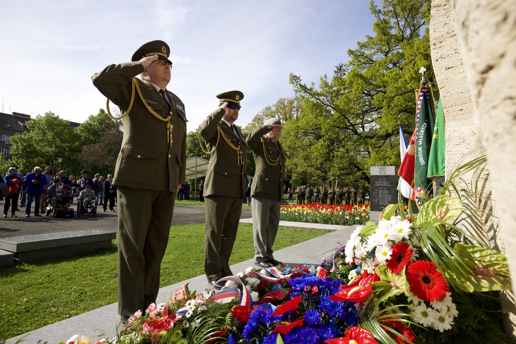 Náměstí Míru - pietní akt (foto: R. Muchka, 5.5.2022)