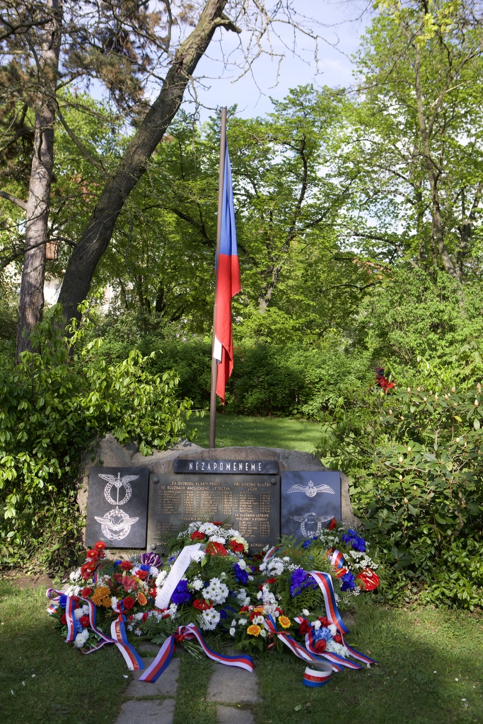 Náměstí Míru - pietní akt (foto: R. Muchka, 5.5.2022)