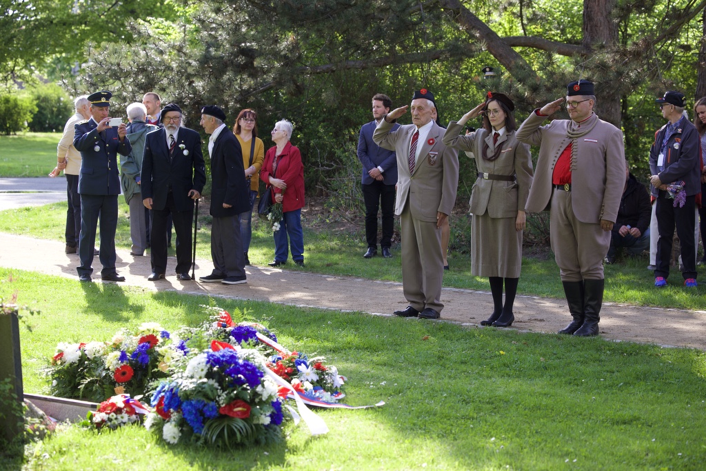 Náměstí Míru - pietní akt (foto: R. Muchka, 5.5.2022)