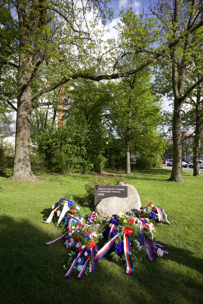 Náměstí Míru - pietní akt (foto: R. Muchka, 5.5.2022)