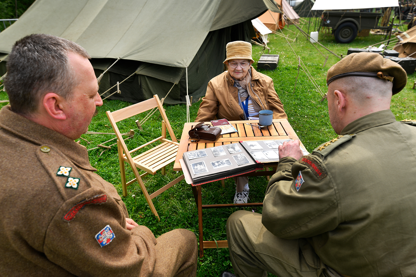 Slavnosti svobody 2022 - Plzeňské ulice přes den a večer (foto: M. Chaloupka, 7.5.2022)