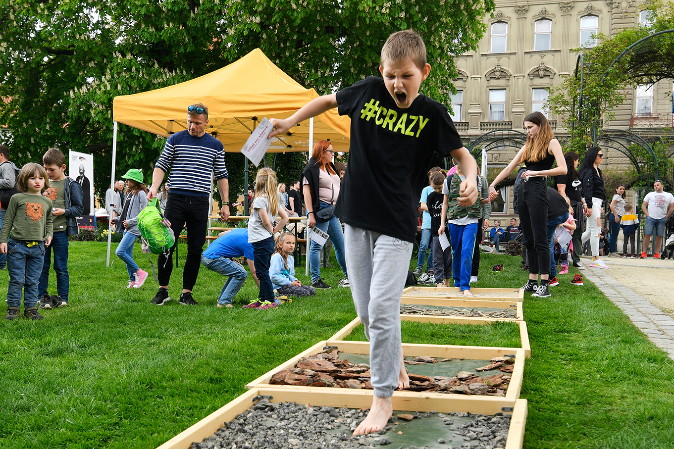 Slavnosti svobody 2022 - Plzeňské ulice přes den a večer (foto: M. Chaloupka, 7.5.2022)