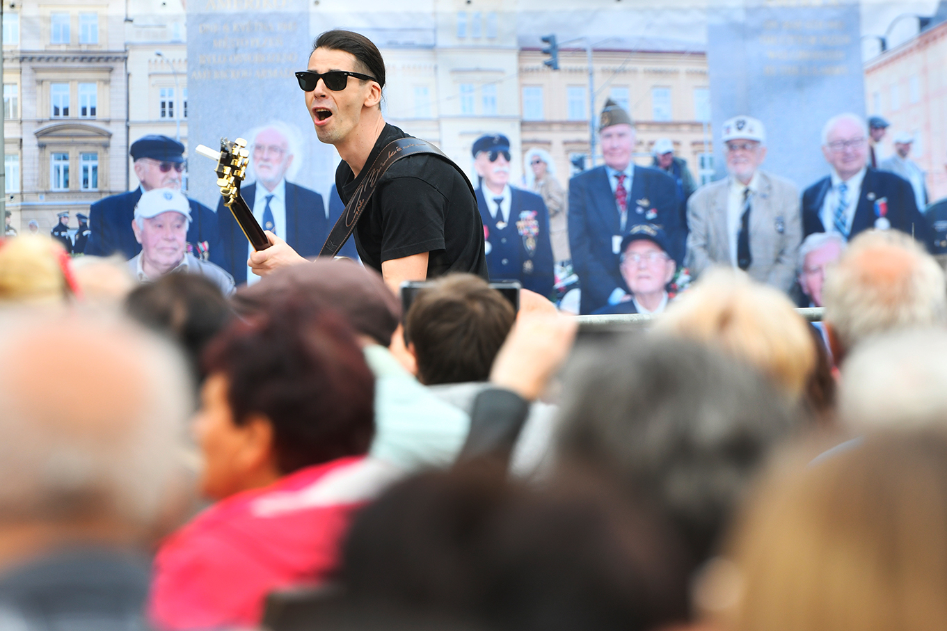 Slavnosti svobody 2022 - Plzeňské ulice přes den a večer (foto: M. Chaloupka, 7.5.2022)