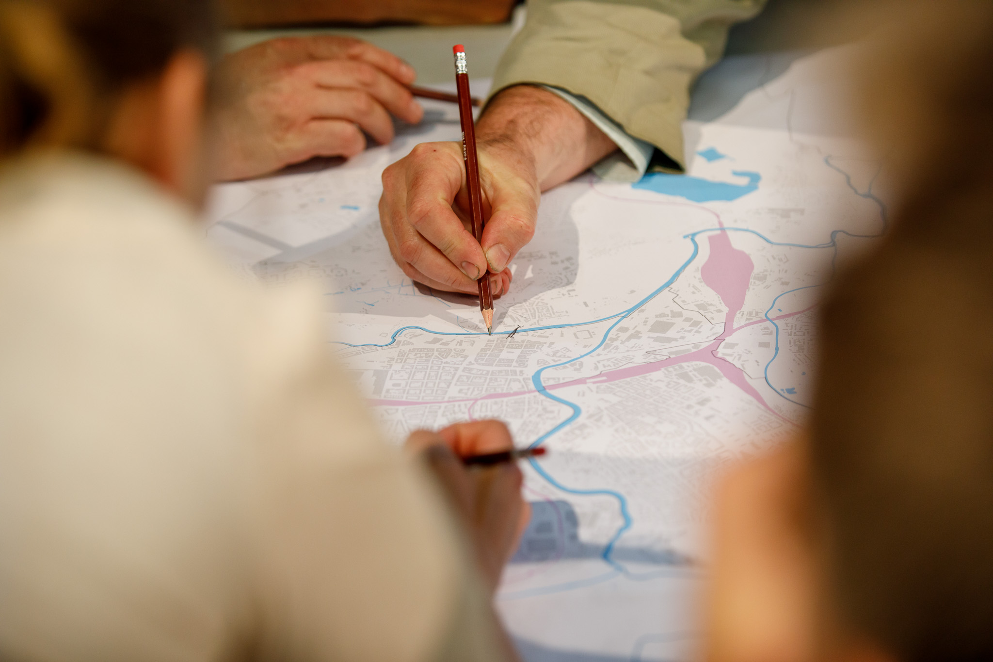 Veřejná diskuze a tisková konference k novému Cyklogenerelu v Plzni (foto: Centrum pro komunitní práci západní Čechy, 24.5.2022 / M. Pecuch, 27.5.2022)