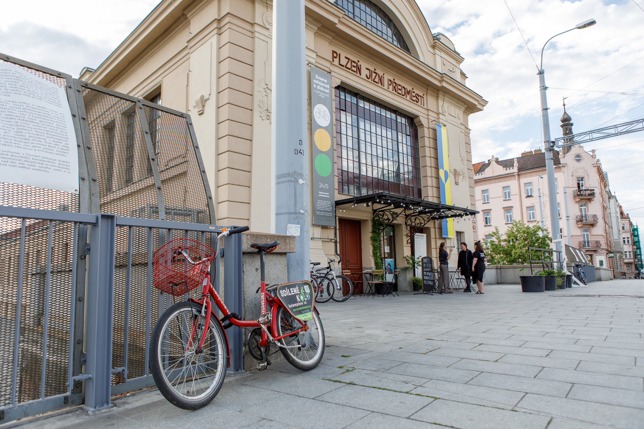 Veřejná diskuze a tisková konference k novému Cyklogenerelu v Plzni (foto: Centrum pro komunitní práci západní Čechy, 24.5.2022 / M. Pecuch, 27.5.2022)