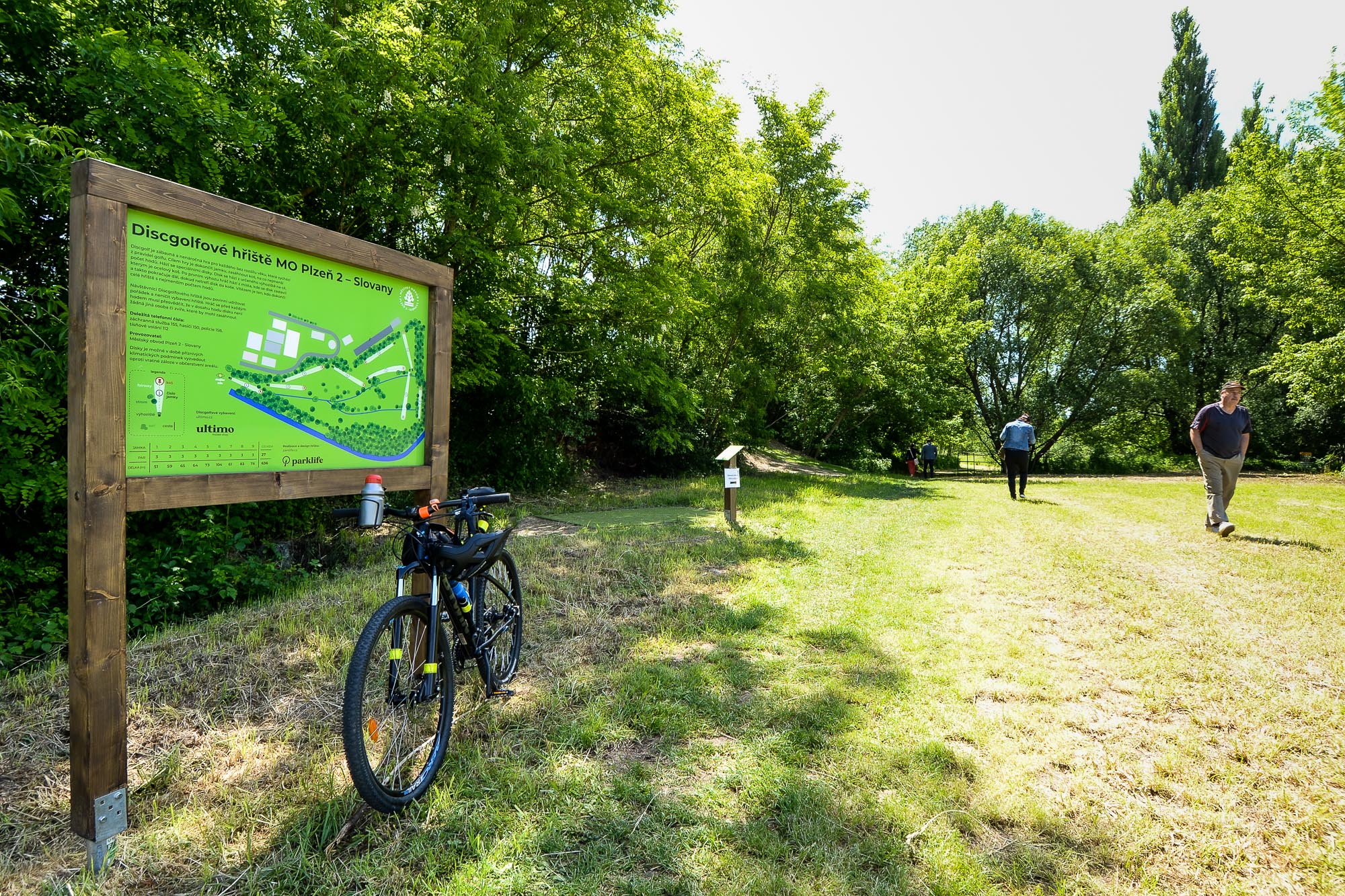 V Plzni vzniklo další discgolfové hřiště pod Škoda sport parkem (foto: M. Pecuch, 31.5.2022)