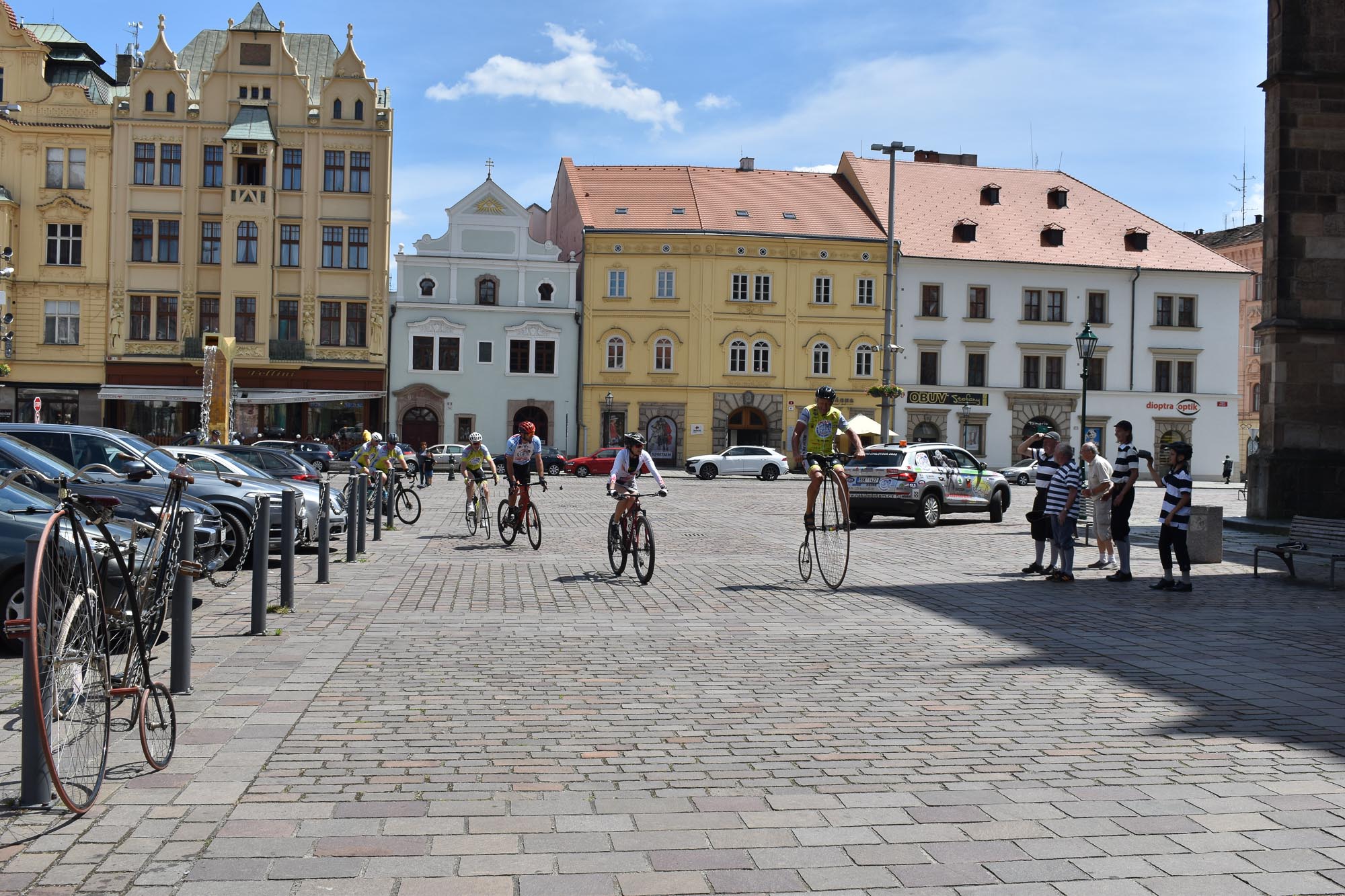 Cyklotour vybírá peníze na onkologicky nemocné děti (foto: A. Jarošová, 2.6.2022)