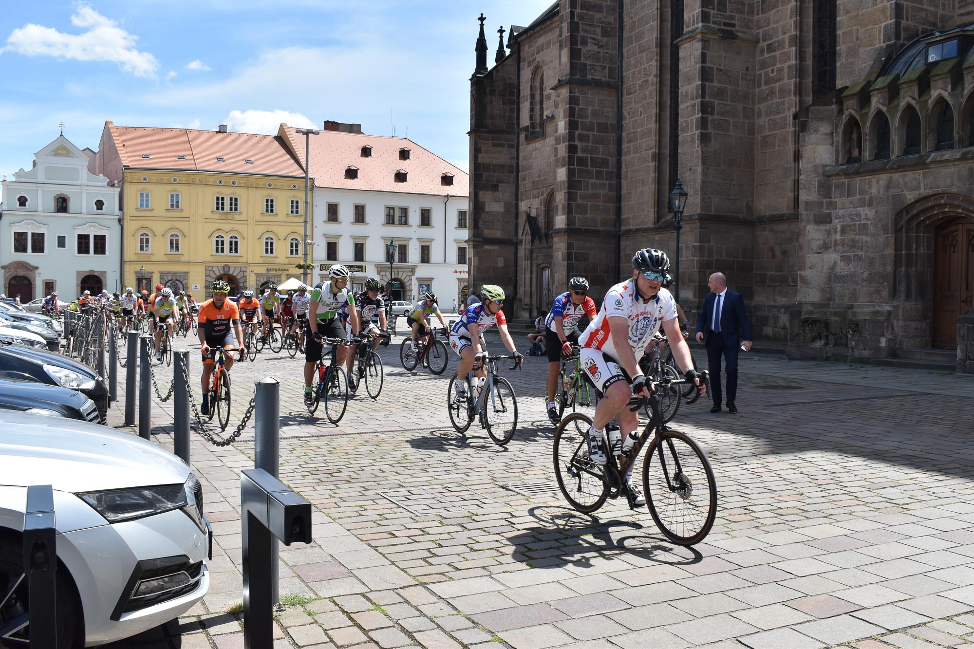 Cyklotour vybírá peníze na onkologicky nemocné děti (foto: A. Jarošová, 2.6.2022)