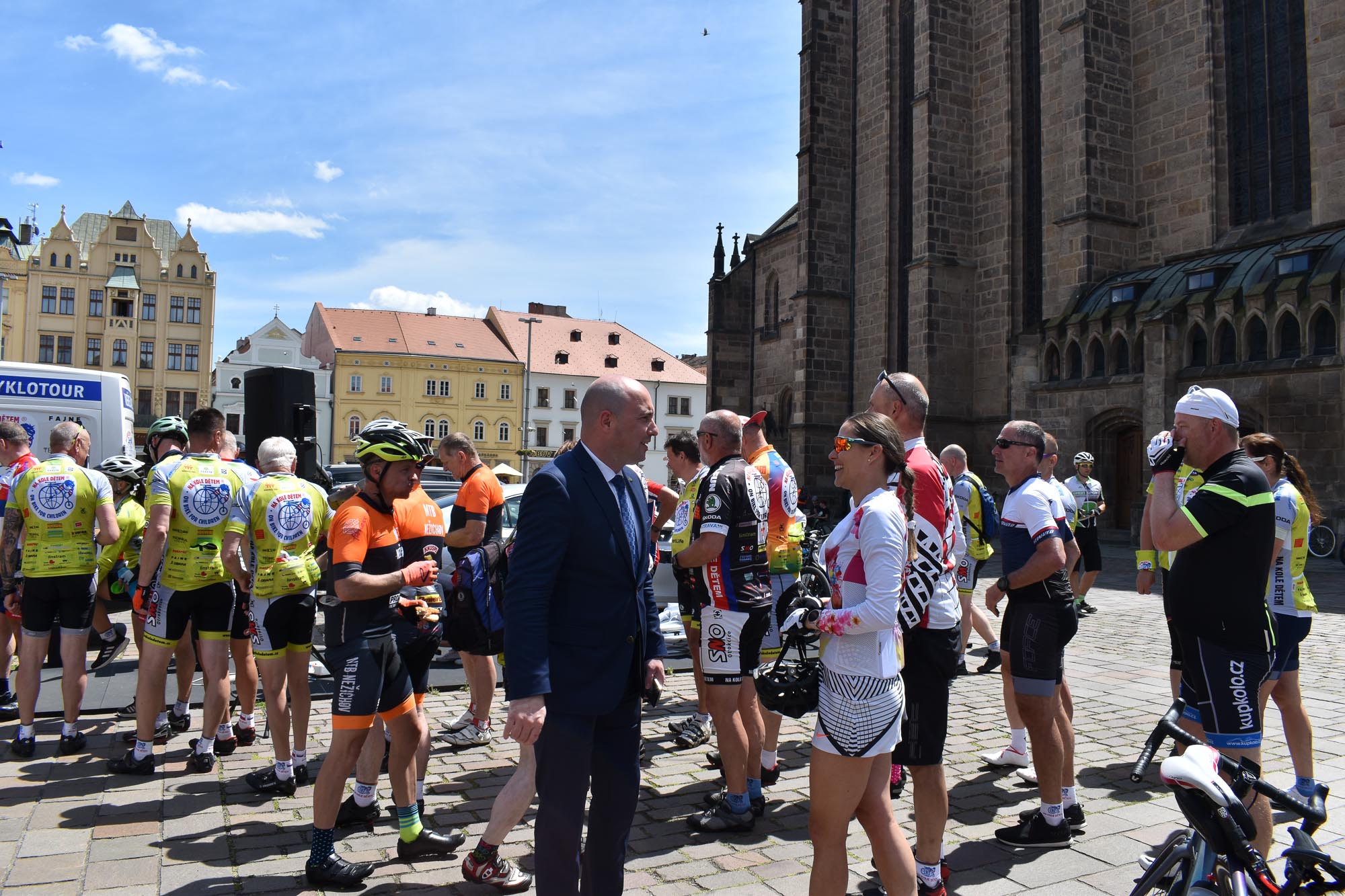 Cyklotour vybírá peníze na onkologicky nemocné děti (foto: A. Jarošová, 2.6.2022)