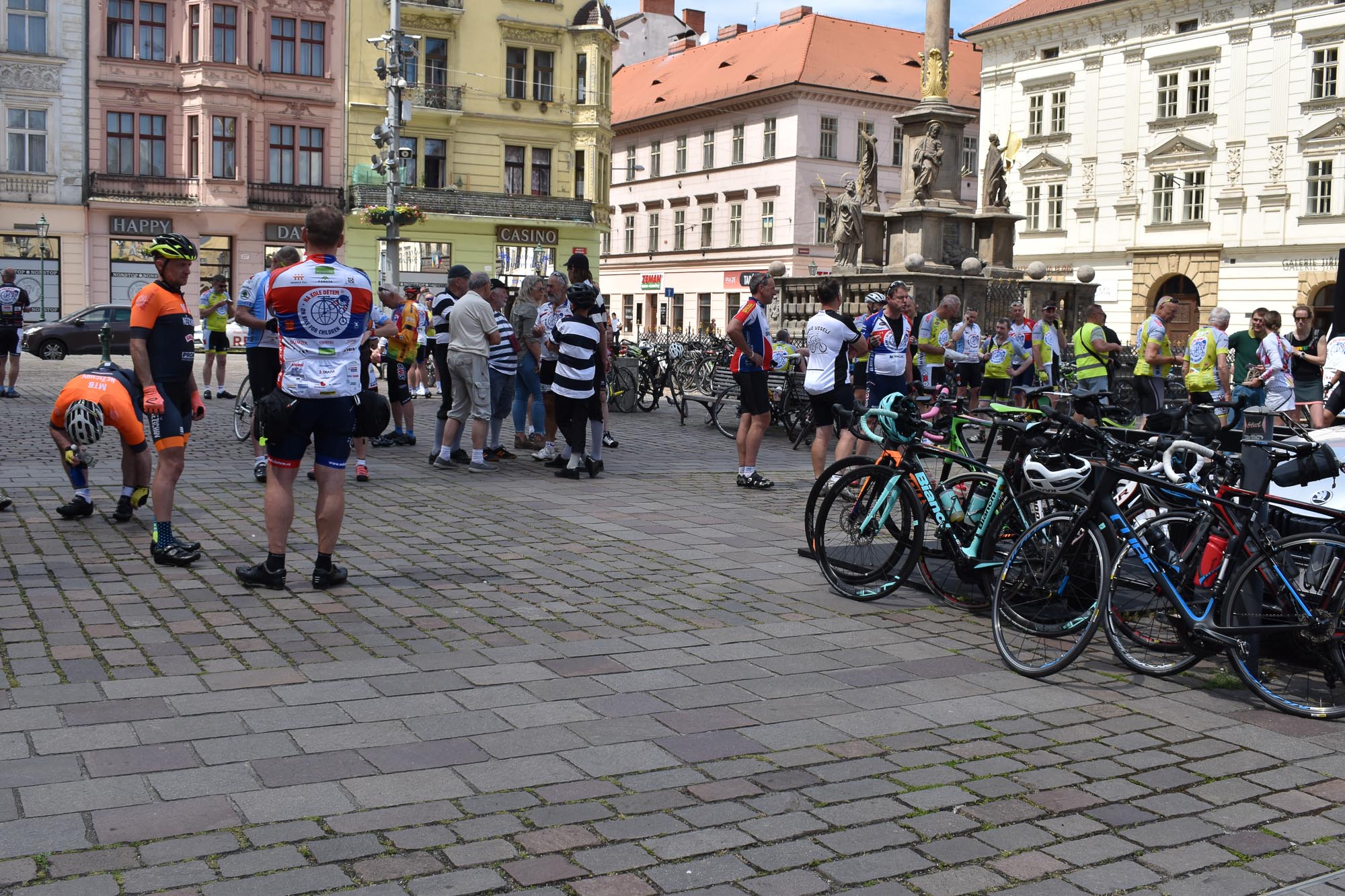 Cyklotour vybírá peníze na onkologicky nemocné děti (foto: A. Jarošová, 2.6.2022)