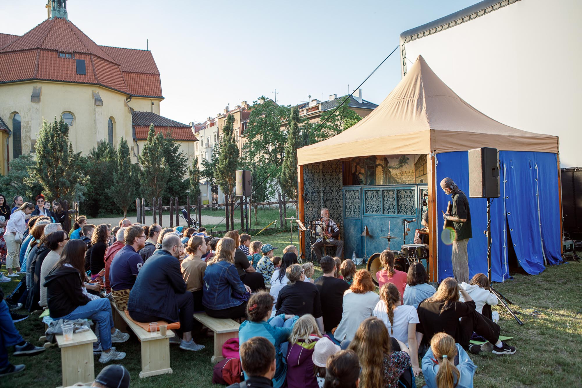Loutkové Slovany (foto: V. Štaif, 4.6.2022)