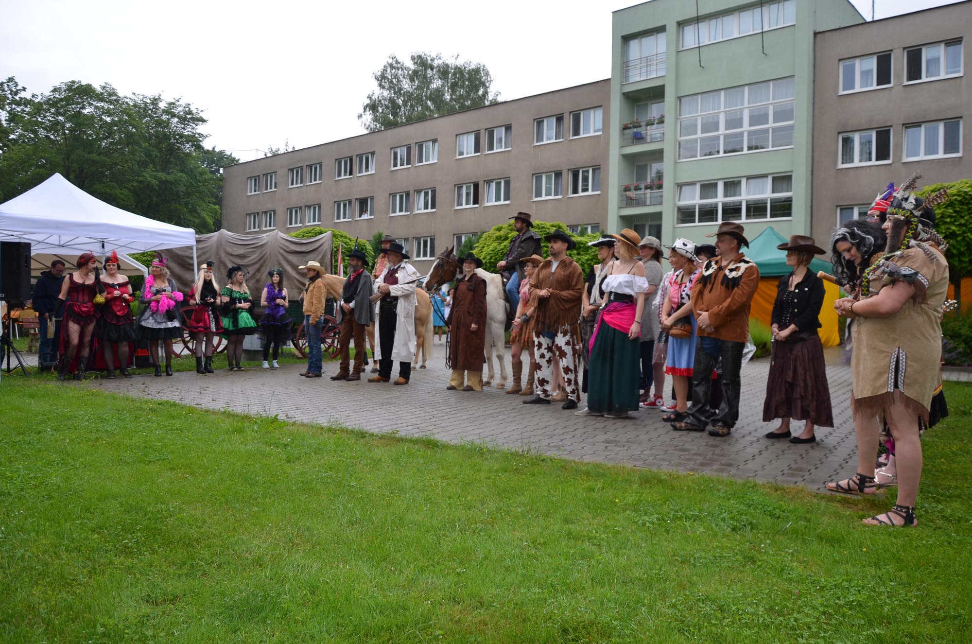 Zahradní slavnost na Divokém západě (foto: E. Kriegerová, 7.6.2022)