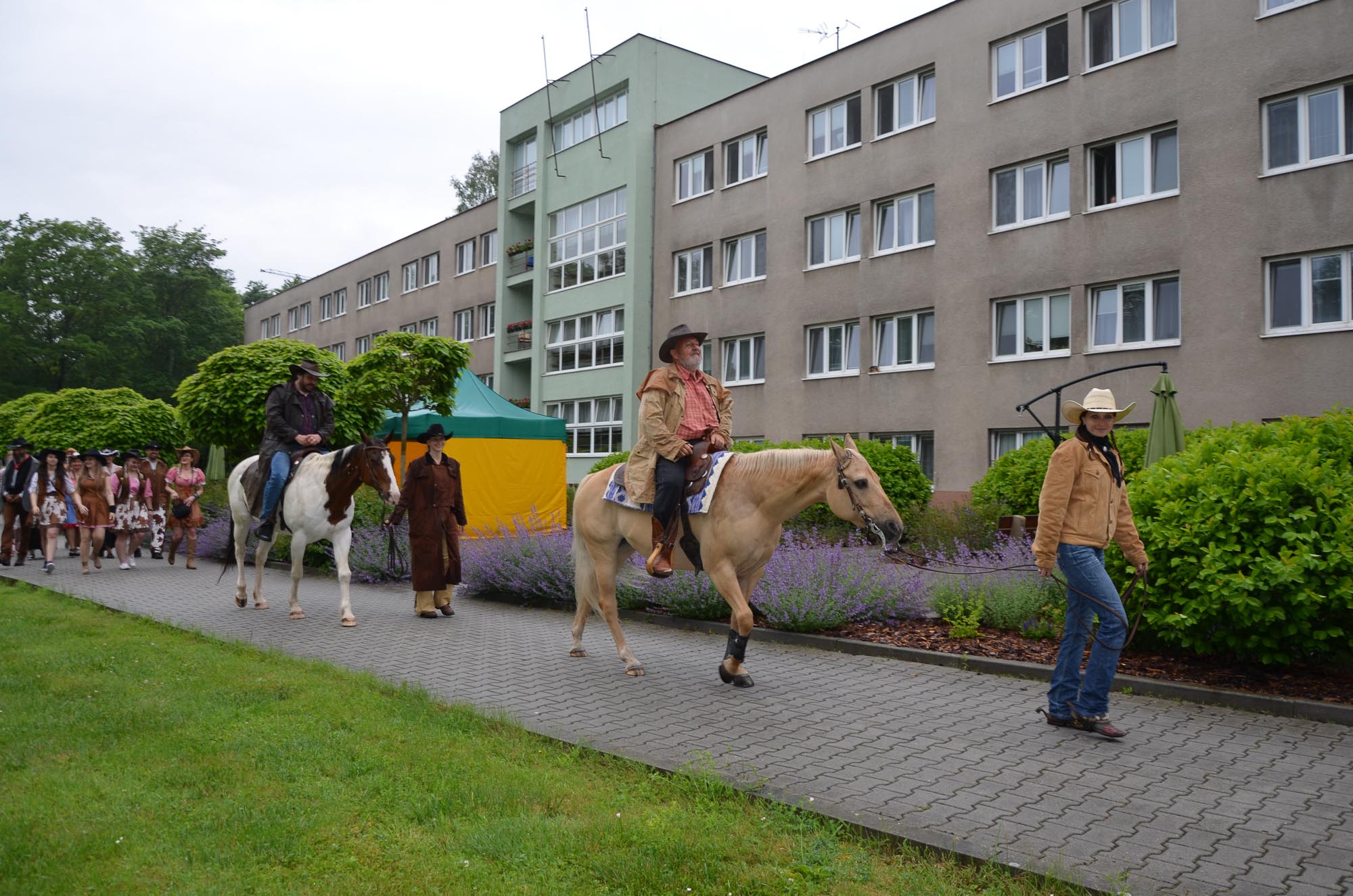 Zahradní slavnost na Divokém západě (foto: E. Kriegerová, 7.6.2022)