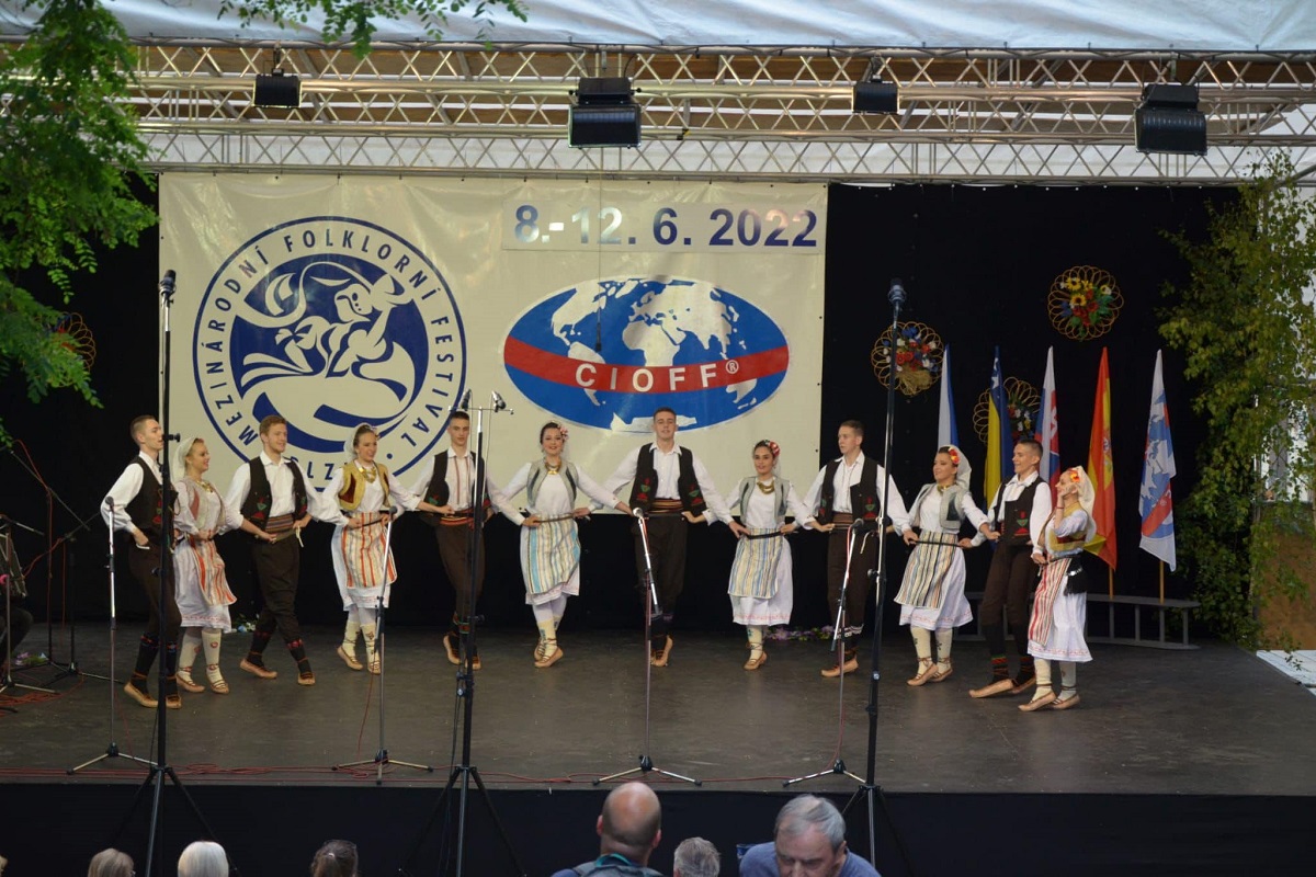 Radost z hudby i tance a také spoustu energie. To rozdávali minulý týden na mnoha místech Plzně i plzeňského regionu účastníci Mezinárodního folklorního festivalu CIOFF® Plzeň. Uskutečnil se od 8. do 11. června 2022 po tříleté přestávce, neboť v letech 2020 a 2021 se kvůli pandemii onemocnění covid-19 konat nemohl. (zdroj: Mezinárodní folklorní festival CIOFF® Plzeň, 12.6.2022)