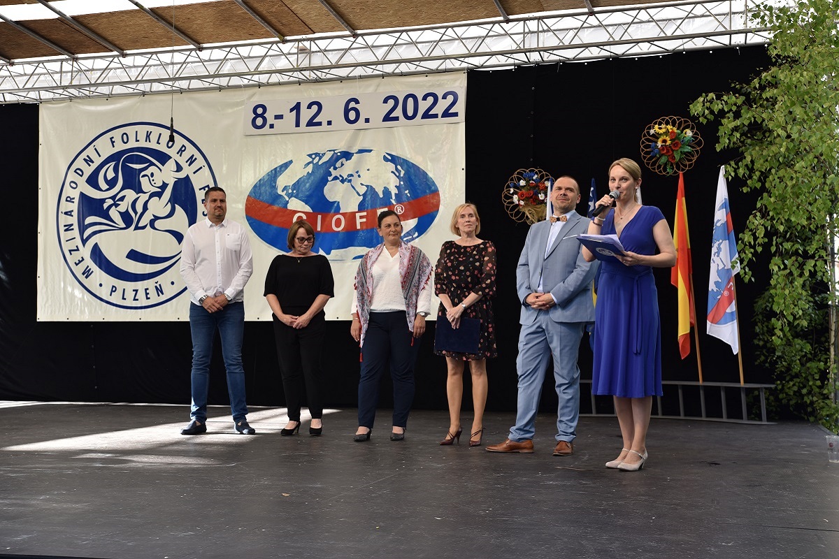 Radost z hudby i tance a také spoustu energie. To rozdávali minulý týden na mnoha místech Plzně i plzeňského regionu účastníci Mezinárodního folklorního festivalu CIOFF® Plzeň. Uskutečnil se od 8. do 11. června 2022 po tříleté přestávce, neboť v letech 2020 a 2021 se kvůli pandemii onemocnění covid-19 konat nemohl. (zdroj: Mezinárodní folklorní festival CIOFF® Plzeň, 12.6.2022)