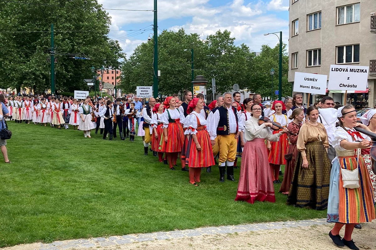 Radost z hudby i tance a také spoustu energie. To rozdávali minulý týden na mnoha místech Plzně i plzeňského regionu účastníci Mezinárodního folklorního festivalu CIOFF® Plzeň. Uskutečnil se od 8. do 11. června 2022 po tříleté přestávce, neboť v letech 2020 a 2021 se kvůli pandemii onemocnění covid-19 konat nemohl. (zdroj: Mezinárodní folklorní festival CIOFF® Plzeň, 12.6.2022)