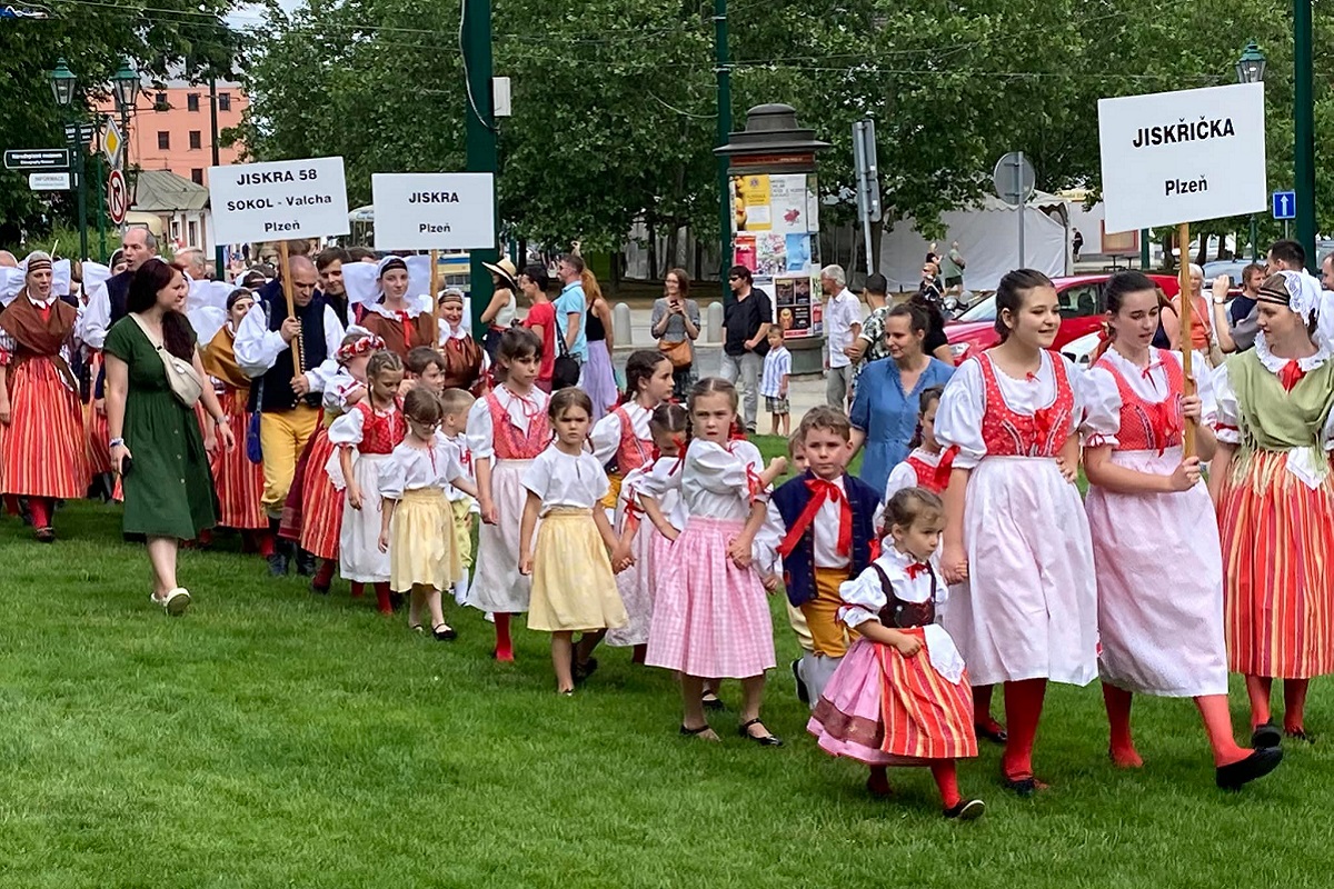 Radost z hudby i tance a také spoustu energie. To rozdávali minulý týden na mnoha místech Plzně i plzeňského regionu účastníci Mezinárodního folklorního festivalu CIOFF® Plzeň. Uskutečnil se od 8. do 11. června 2022 po tříleté přestávce, neboť v letech 2020 a 2021 se kvůli pandemii onemocnění covid-19 konat nemohl. (zdroj: Mezinárodní folklorní festival CIOFF® Plzeň, 12.6.2022)