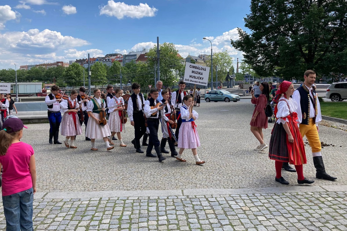 Radost z hudby i tance a také spoustu energie. To rozdávali minulý týden na mnoha místech Plzně i plzeňského regionu účastníci Mezinárodního folklorního festivalu CIOFF® Plzeň. Uskutečnil se od 8. do 11. června 2022 po tříleté přestávce, neboť v letech 2020 a 2021 se kvůli pandemii onemocnění covid-19 konat nemohl. (zdroj: Mezinárodní folklorní festival CIOFF® Plzeň, 12.6.2022)