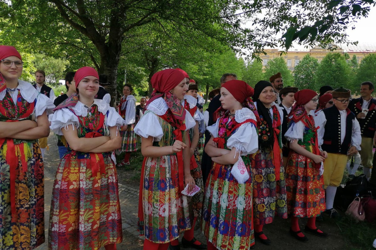Radost z hudby i tance a také spoustu energie. To rozdávali minulý týden na mnoha místech Plzně i plzeňského regionu účastníci Mezinárodního folklorního festivalu CIOFF® Plzeň. Uskutečnil se od 8. do 11. června 2022 po tříleté přestávce, neboť v letech 2020 a 2021 se kvůli pandemii onemocnění covid-19 konat nemohl. (zdroj: Mezinárodní folklorní festival CIOFF® Plzeň, 12.6.2022)