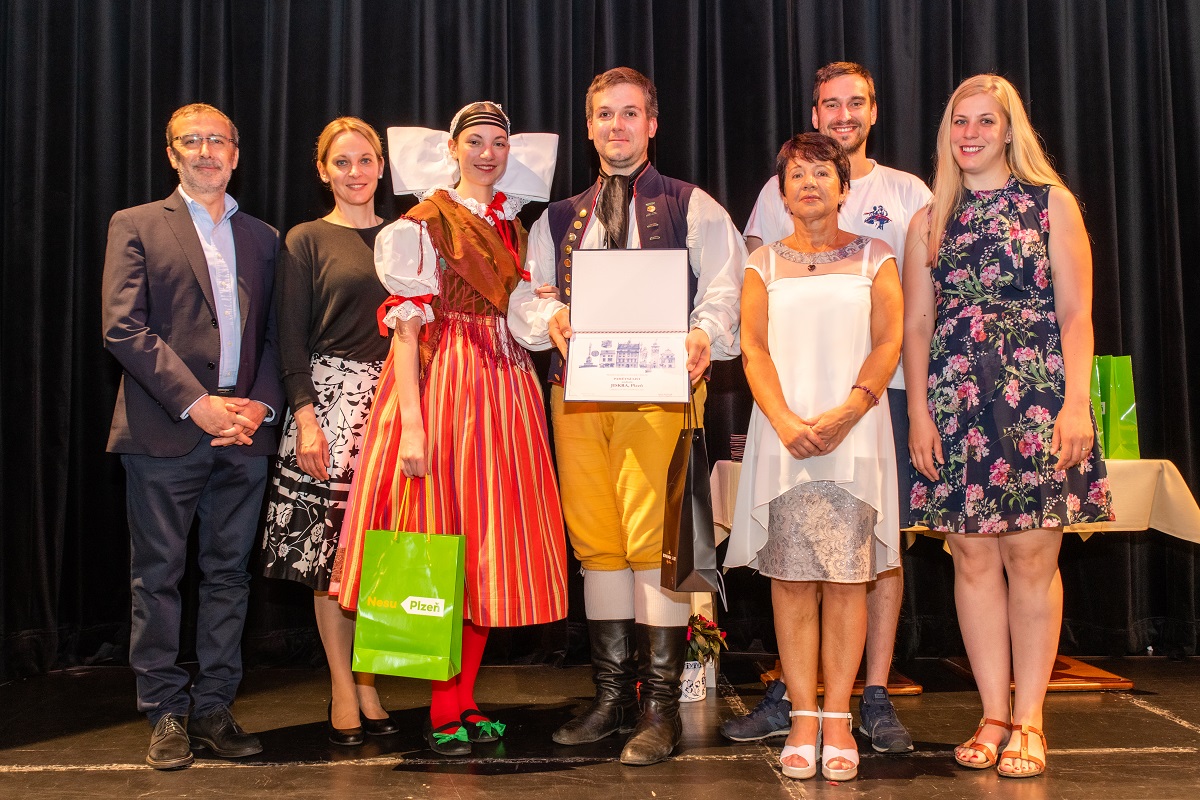 Radost z hudby i tance a také spoustu energie. To rozdávali minulý týden na mnoha místech Plzně i plzeňského regionu účastníci Mezinárodního folklorního festivalu CIOFF® Plzeň. Uskutečnil se od 8. do 11. června 2022 po tříleté přestávce, neboť v letech 2020 a 2021 se kvůli pandemii onemocnění covid-19 konat nemohl. (zdroj: Mezinárodní folklorní festival CIOFF® Plzeň, 12.6.2022)
