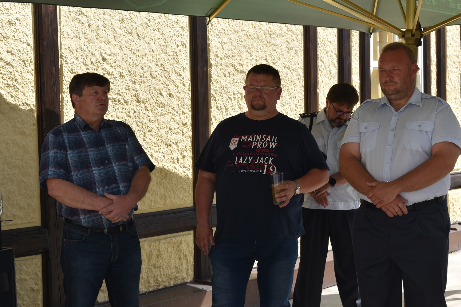 Setkání se uskutečnilo v prostorách zahradního pavilonu Formanka v Plzeňském Prazdroji a přítomni byli i radní města Plzně pro oblast bezpečnosti Martin Zrzavecký a vedoucí magistrátního odboru bezpečnosti, prevence kriminality a krizového řízení Aleš Průša. Cílem bylo poděkovat velitelům a jejich prostřednictvím i všem členům 16 jednotek dobrovolných hasičů, jež na území Plzně působí, a to za jejich průběžnou činnost i za pomoc v době pandemie covidu-19 a při řešení uprchlické krize související s válkou na Ukrajině. (foto: E. Barborková, 16.6.2022)