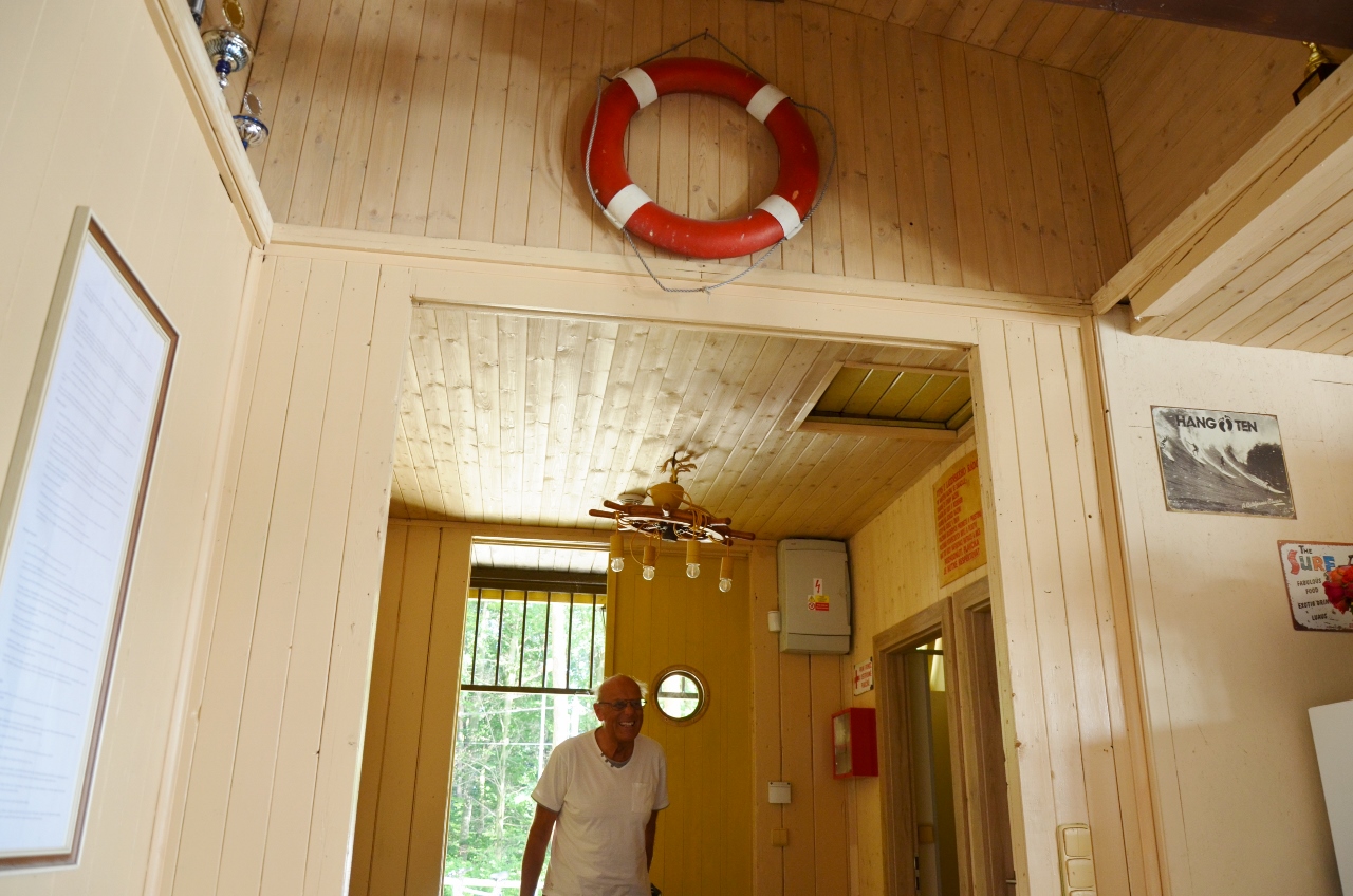 První ročník mezinárodního turnaje ve vodním pólu O pohár starostky Městského obvodu Plzeň 1 otevřel sezonu tohoto sportu v nově opravených prostorách u Seneckého rybníka. Na unikátním venkovním hřišti se v sobotu 18. června 2022 utkaly čtyři týmy juniorů do 16 let, vítězný pohár si odvezli hráči z německého Weidenu. Plzeňský tým Klubu vodních sportů Plzeň (KVS) – vodní pólo vybojoval třetí místo. (foto: E. Kriegerová, 18.6.2022)