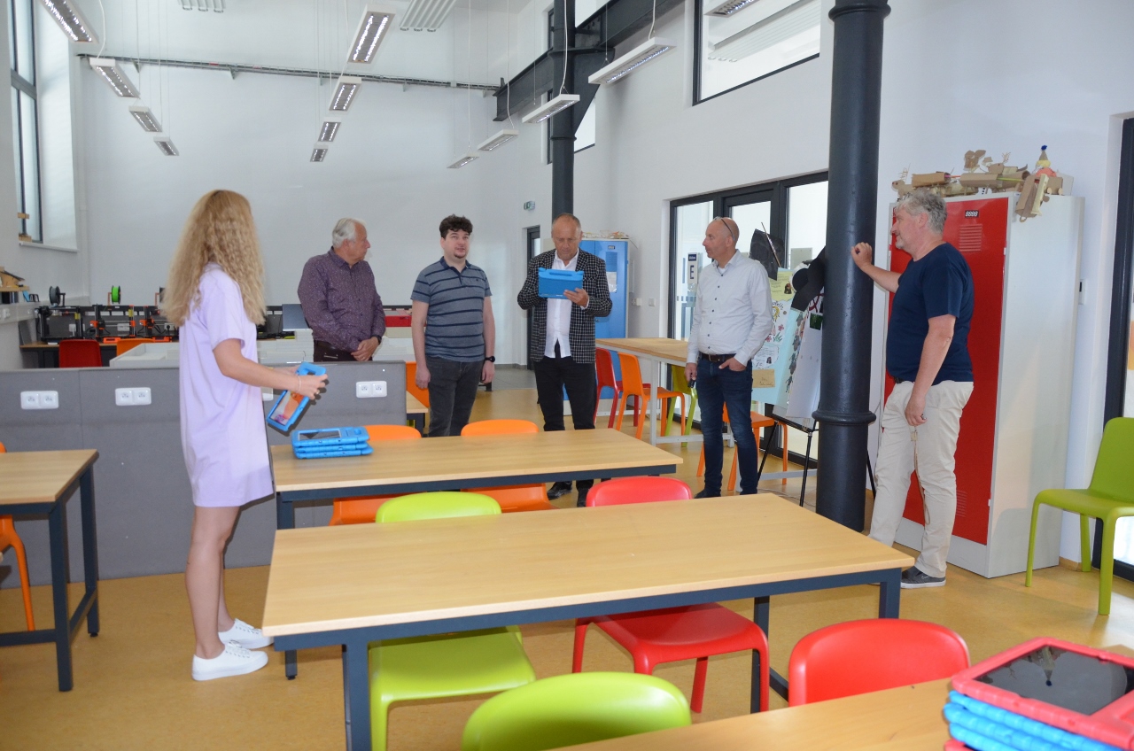 Ve čtvrtek 16. června 2022 zavítal do západočeské metropole náměstek ministra pro místní rozvoj Ondřej Profant, jenž se ve své funkci věnuje digitální transformaci Česka. I z toho důvodu se zajímal o chytré technologie, smart řešení nebo využití dronů v rámci projektů a činností města Plzně. (foto: E. Kriegerová, 16.6.2022)