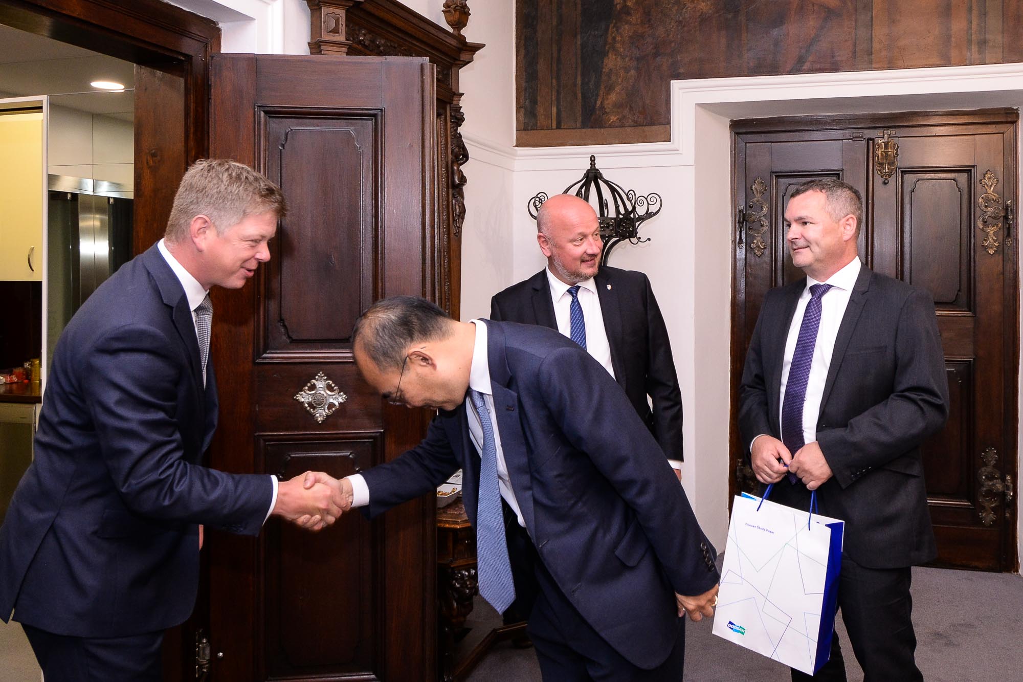 Viktoria Plzeň a Doosan podepsaly novou smlouvu o generálním partnerství (foto: M. Pecuch, 28.6.2022)