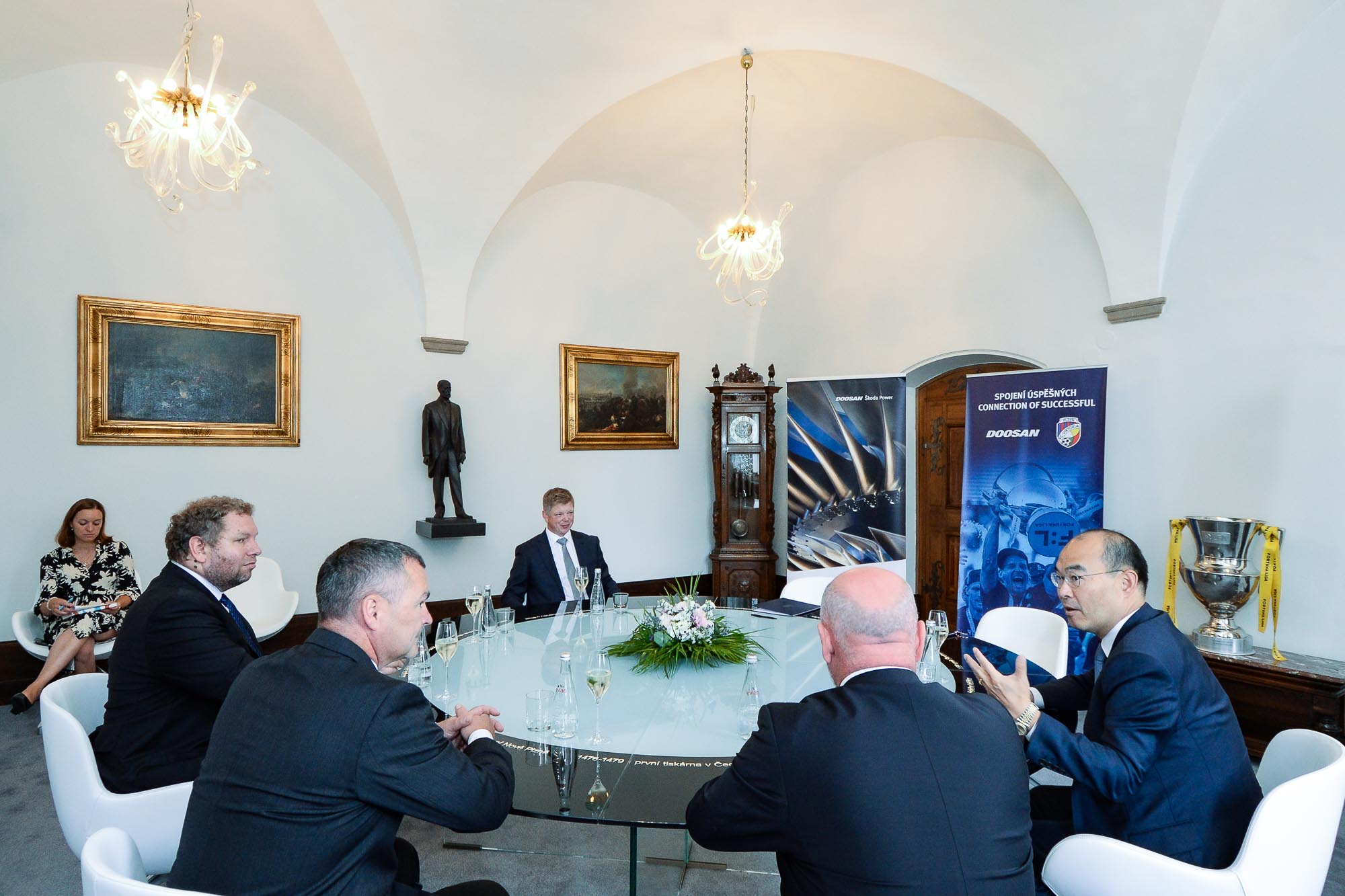 Viktoria Plzeň a Doosan podepsaly novou smlouvu o generálním partnerství (foto: M. Pecuch, 28.6.2022)
