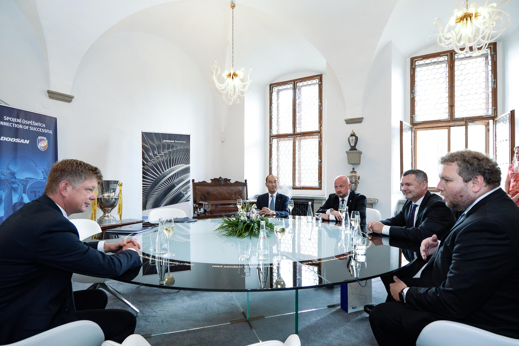 Viktoria Plzeň a Doosan podepsaly novou smlouvu o generálním partnerství (foto: M. Pecuch, 28.6.2022)