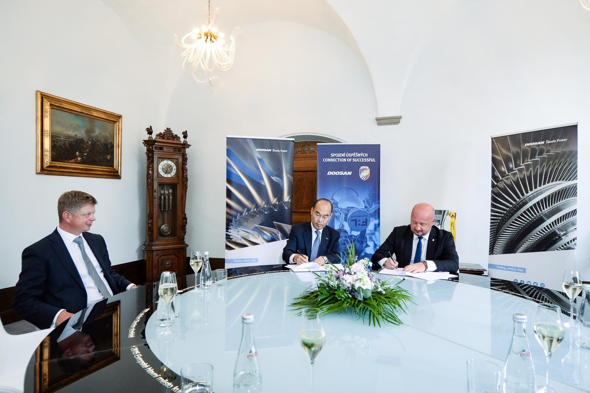 Viktoria Plzeň a Doosan podepsaly novou smlouvu o generálním partnerství (foto: M. Pecuch, 28.6.2022)
