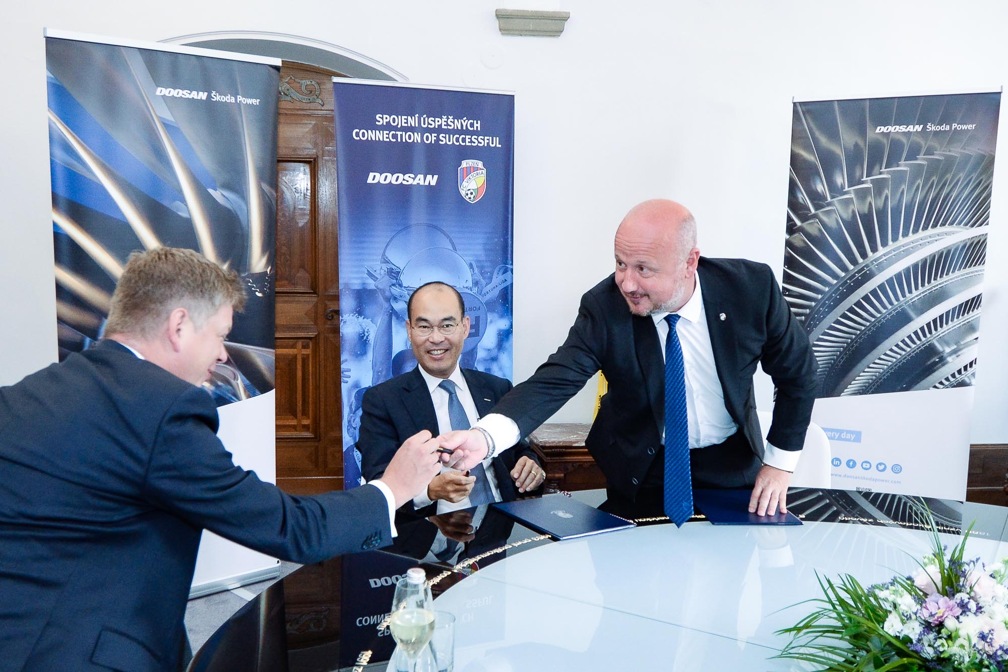Viktoria Plzeň a Doosan podepsaly novou smlouvu o generálním partnerství (foto: M. Pecuch, 28.6.2022)