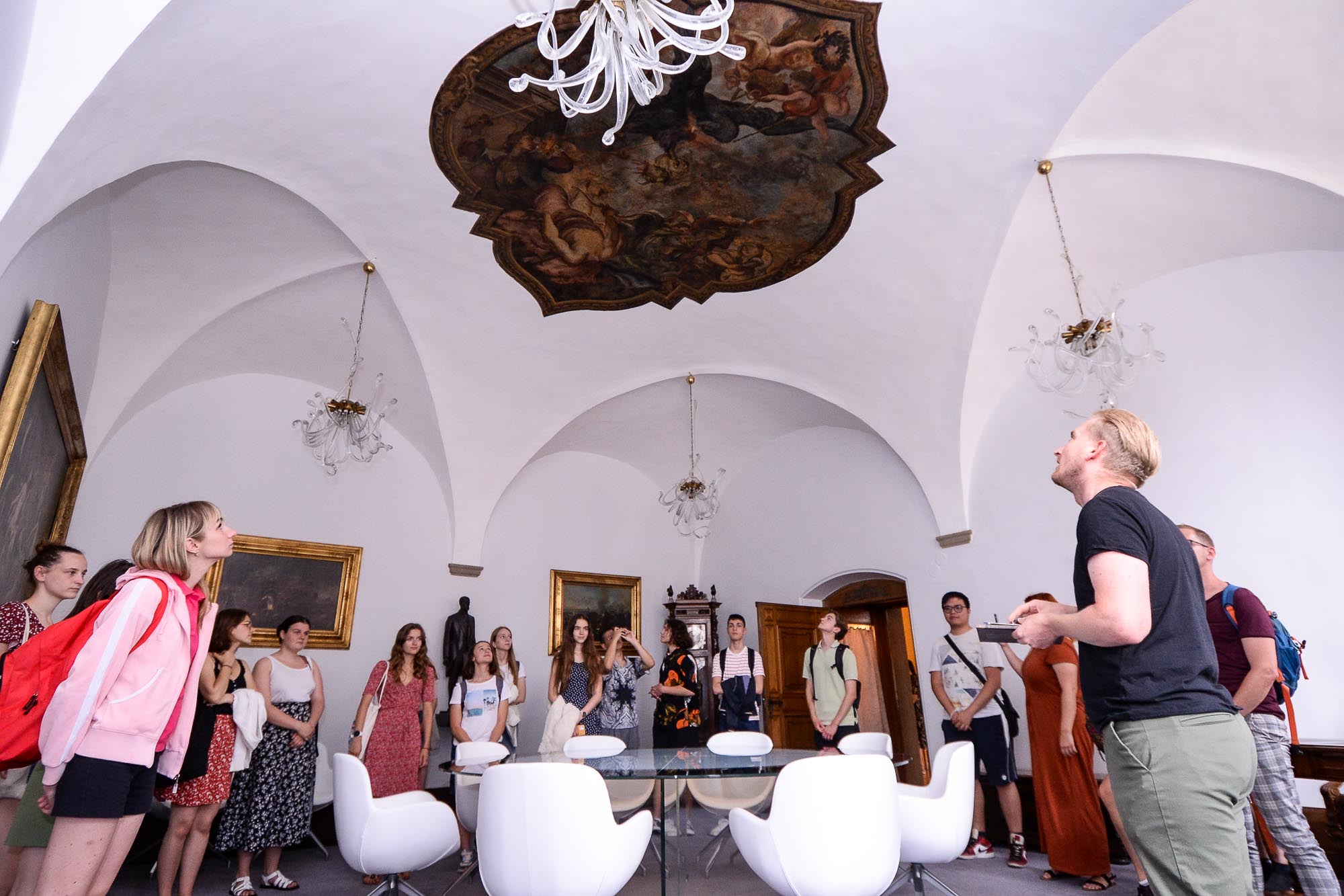 Stipendisté mezinárodní letní jazykové školy navštívili radnici