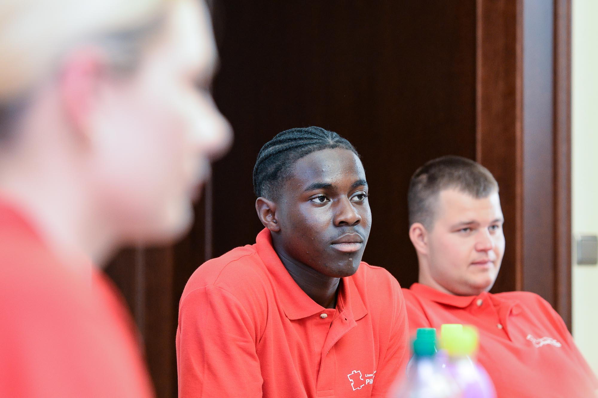 Účastníky mezinárodního kempu mládeže přijal v Plzni primátor Pavel Šindelář (foto: M. Pecuch, 18.7.2022)