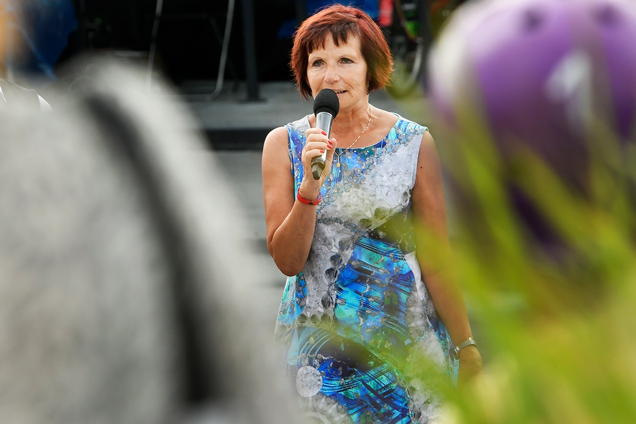 Paluba Hamburk u hlavního nádraží v Plzni má za sebou první rok úspěšného fungování. Město připravilo na čtvrtek 21. července setkání na palubě s kulturním programem. Zahájilo také vernisáží výstavu Plzeň – Město pro skvělý život, která je k vidění v galerii paluby až do konce září. (foto: M. Chaloupka, 21.7.2022)