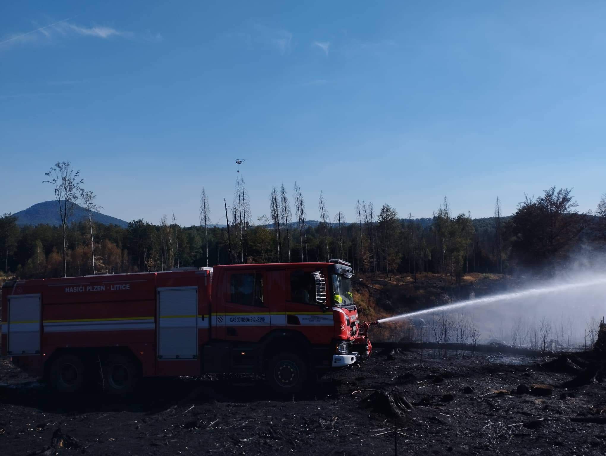 Dobrovolní hasiči z Plzně pomáhali při požáru v Hřensku