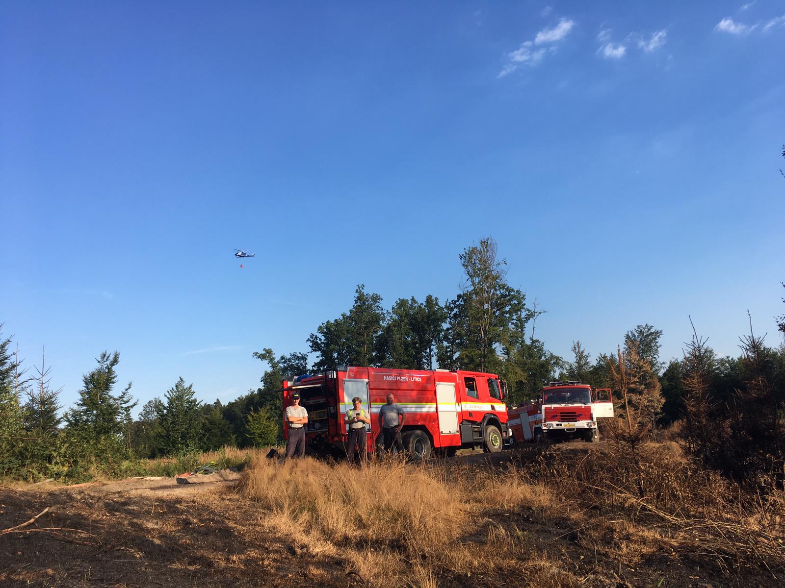 Dobrovolní hasiči z Plzně pomáhali při požáru v Hřensku