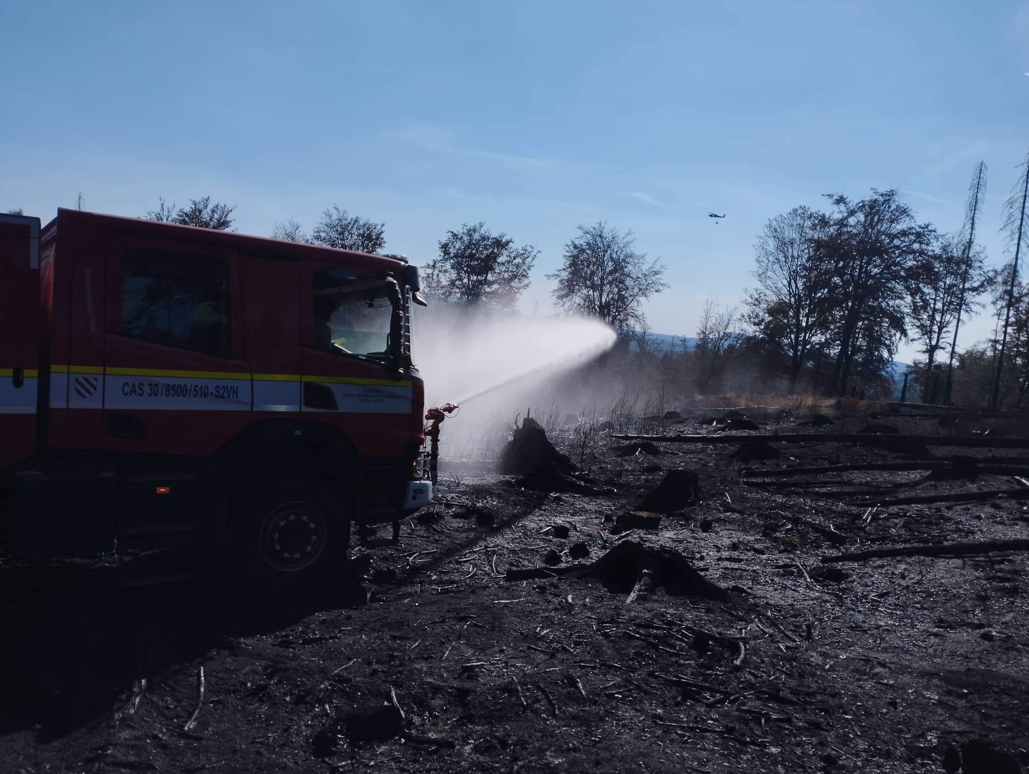 Dobrovolní hasiči z Plzně pomáhali při požáru v Hřensku