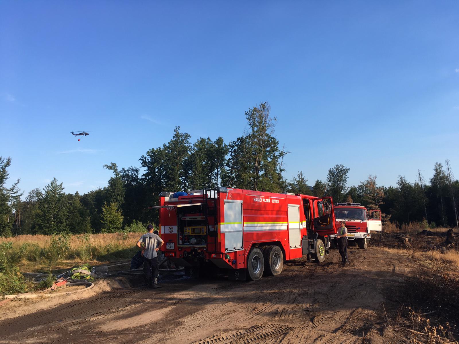 Dobrovolní hasiči z Plzně pomáhali při požáru v Hřensku
