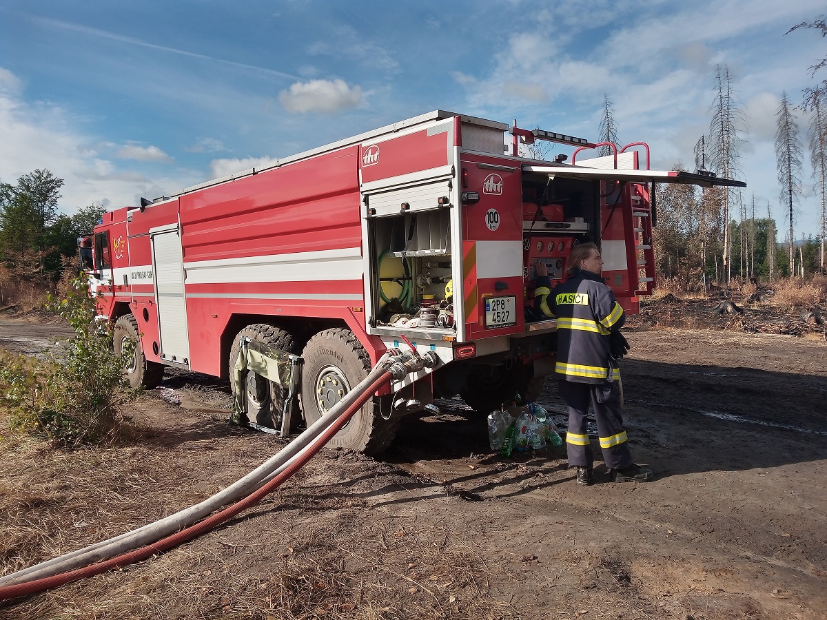 Dobrovolní hasiči z Plzně pomáhali při požáru v Hřensku